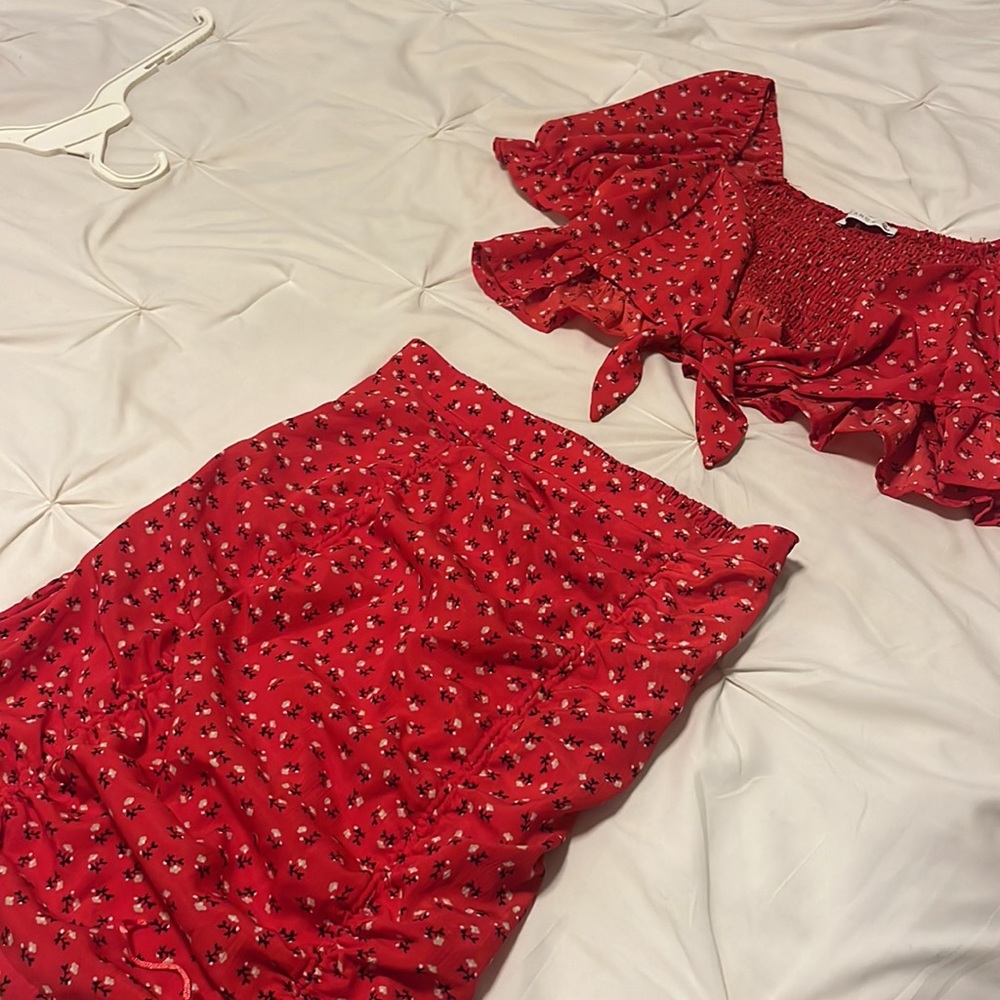 Red 2 piece set - Picture 3 of 6